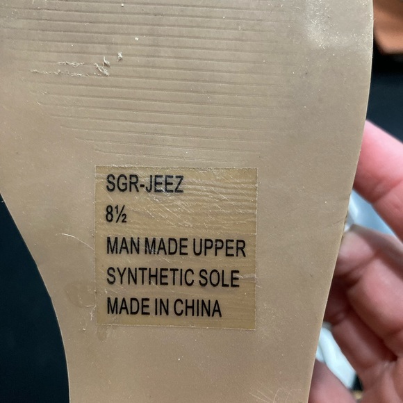 Sugar brand white wedge sandals. Size 8 1/2. 4” inch rear heel. 1” platform - Picture 4 of 6